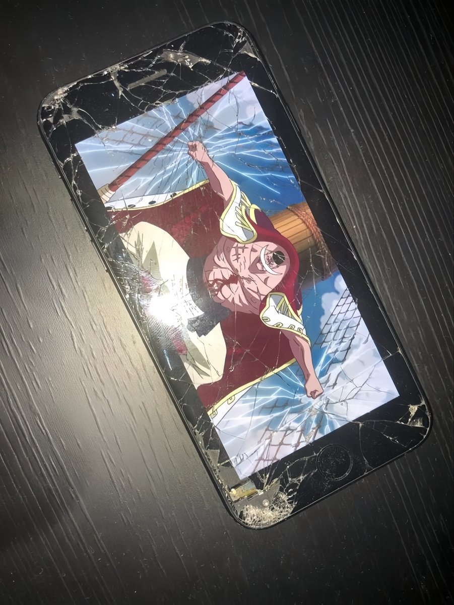Whitebeard One Piece cracked screen