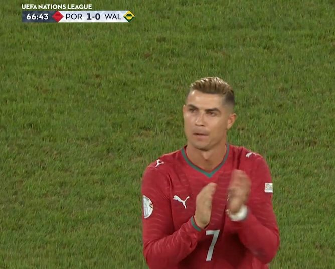 Cristiano Ronaldo clapping