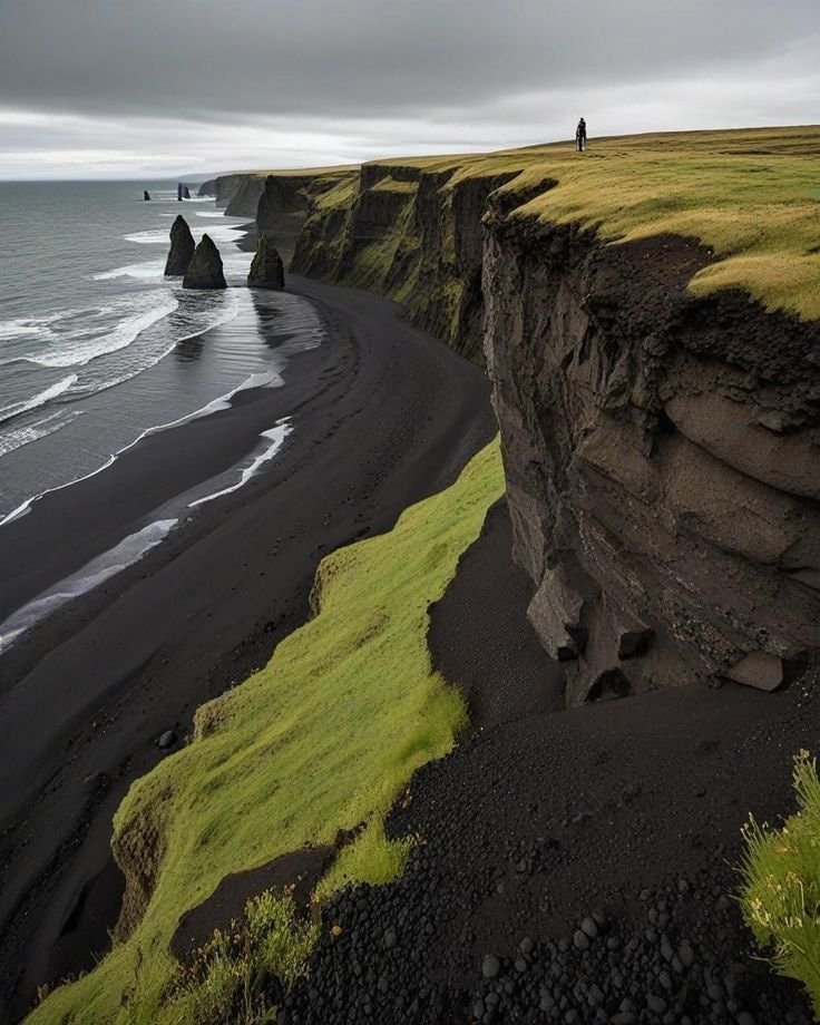 Reynisfjara Beach Iceland (photo 4 of 4)