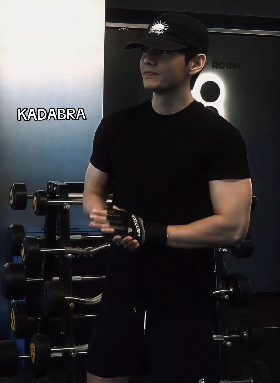 Taehyung V viral BTS moment (photo 2 of 2)