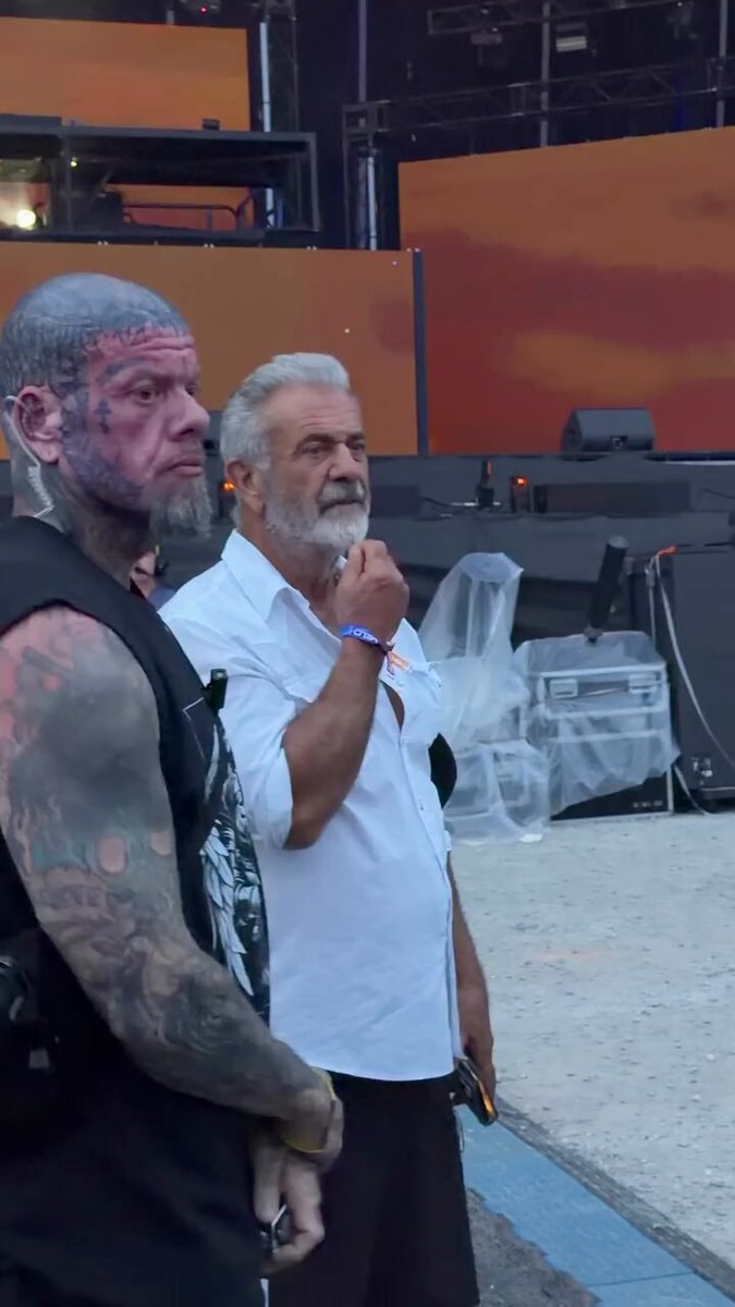 Mel Gibson concert sighting