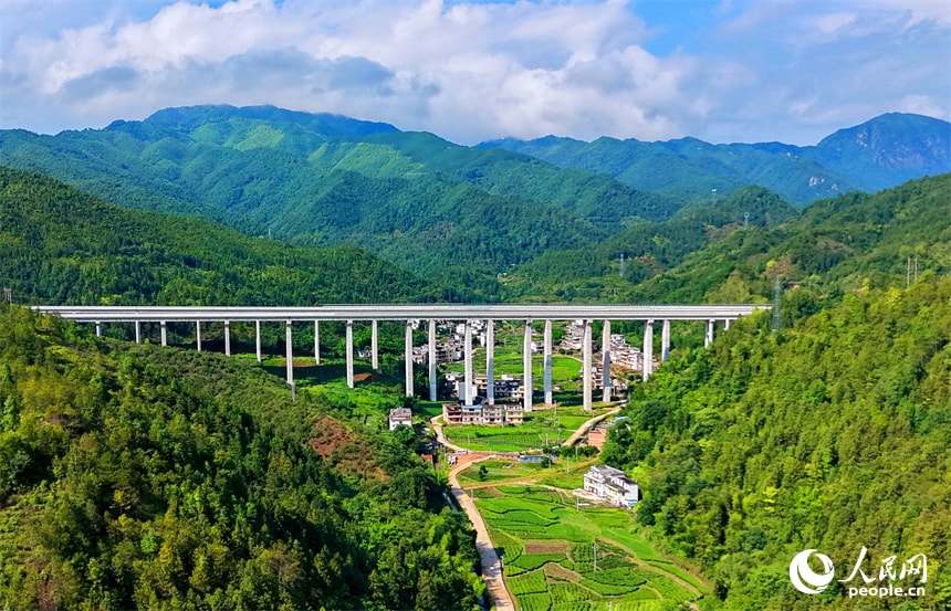 Suida Expressway Shangyou County Jiangxi (photo 3 of 4)