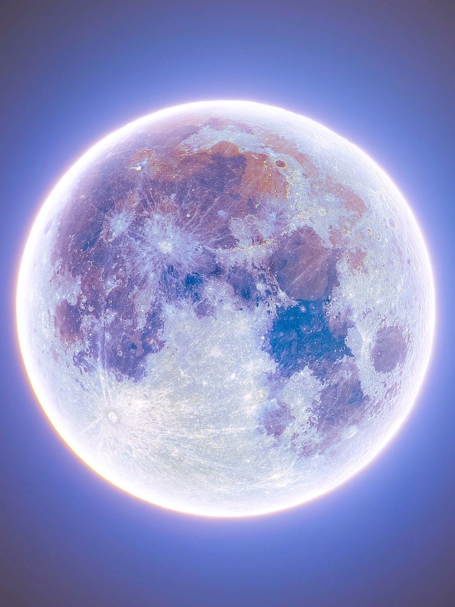 Moon high quality photo (photo 2 of 4)