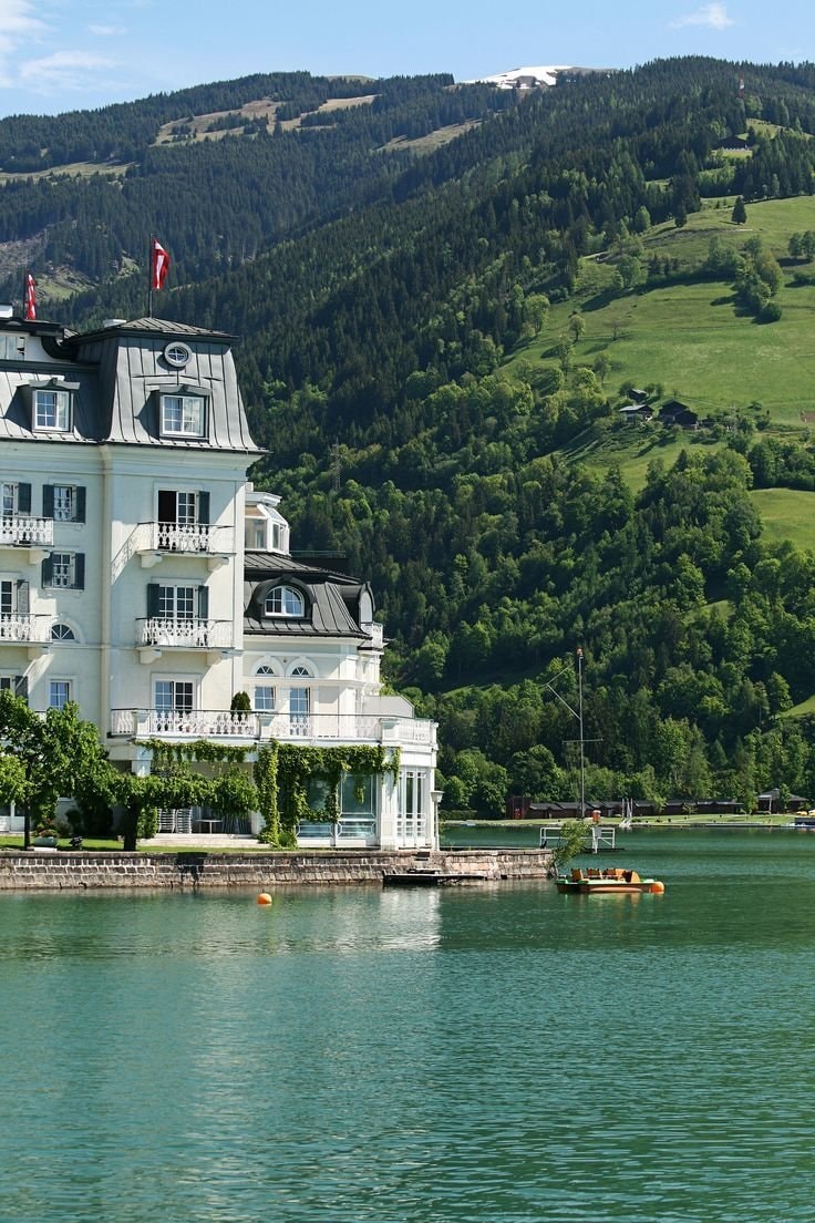 Grand hotel in Innsbruck Austria (photo 1 of 3)