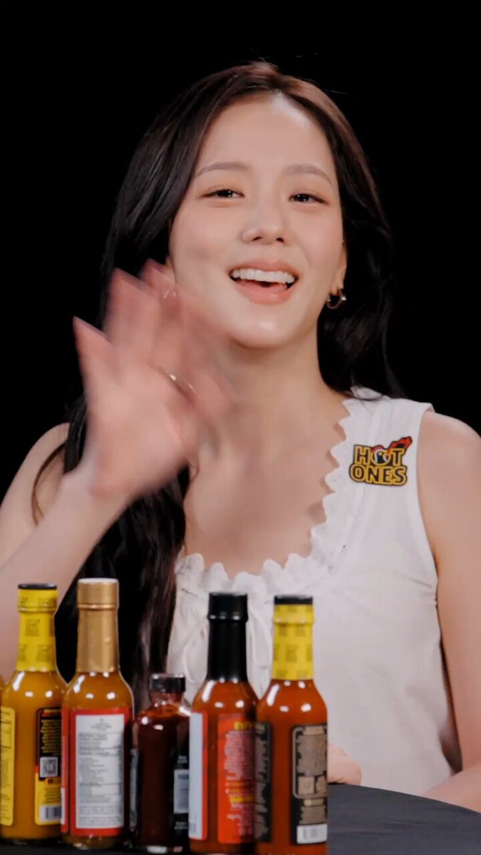 JISOO Hot Ones July 31