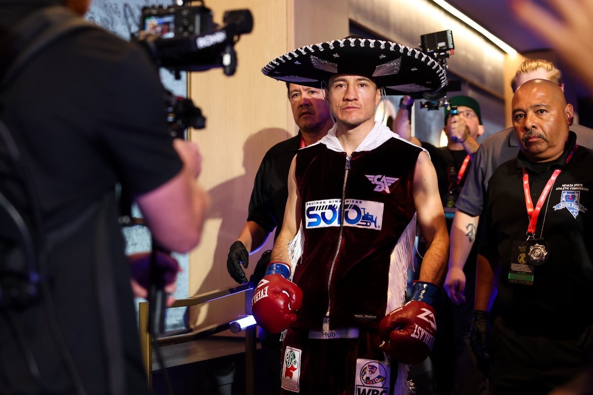 William Zepeda wins WBC lightweight title (photo 4 of 4)