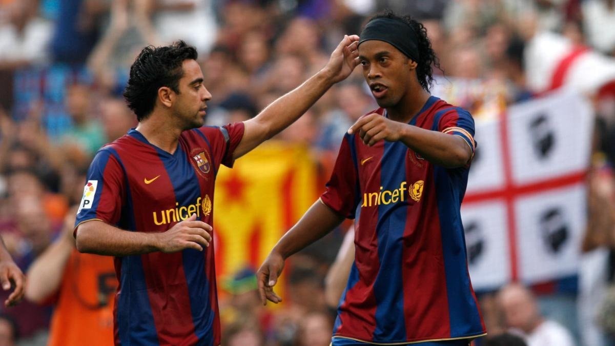 Xavi and Ronaldinho Barcelona moment Xavi and Ronaldinho Barcelona moment