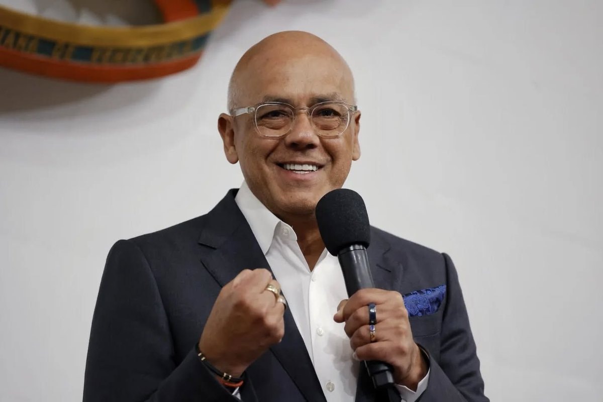 Jorge Rodríguez speaks at press event