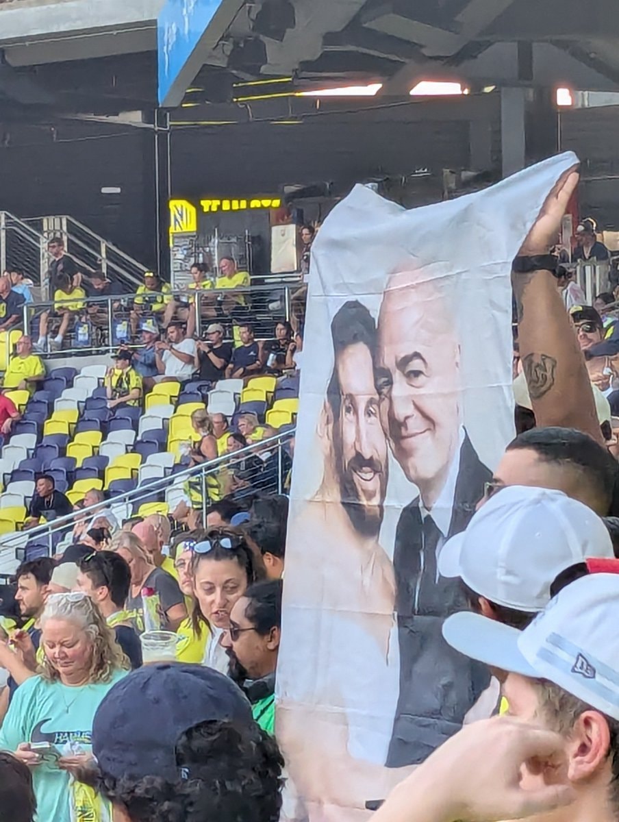 Nashville fans flag Messi