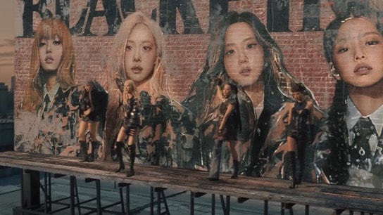 BLACKPINK JUMP (photo 1 of 4)