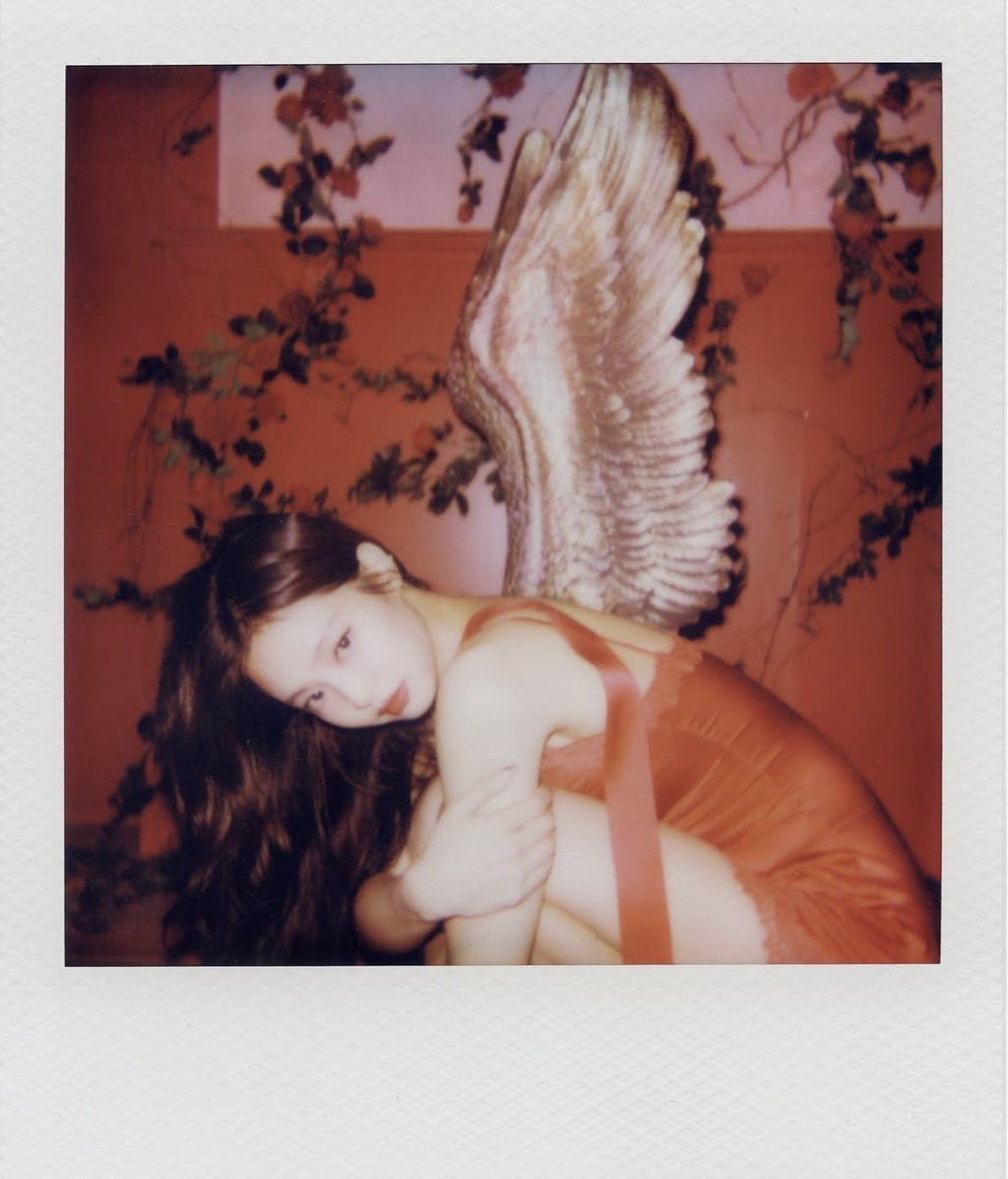 JENNIE Instagram angel update (photo 1 of 2)