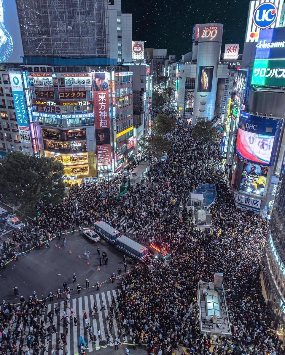 Shibuya Halloween 2018 crowd