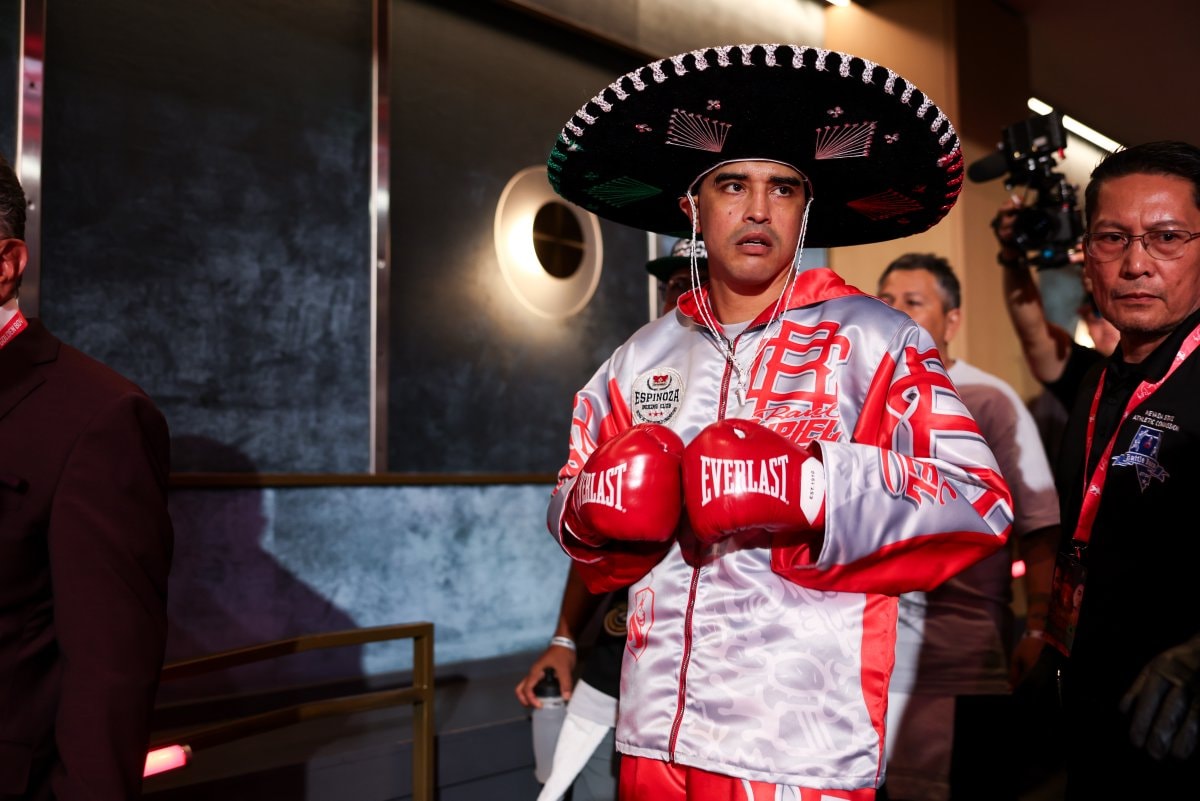 Raul Curiel majority decision win (photo 2 of 3)