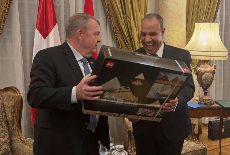 Danish Foreign Minister gifts Egyptian counterpart