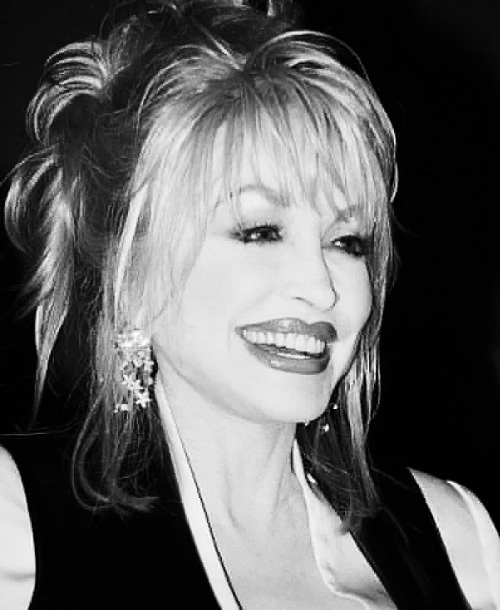 Dolly Parton (photo 1 of 2)