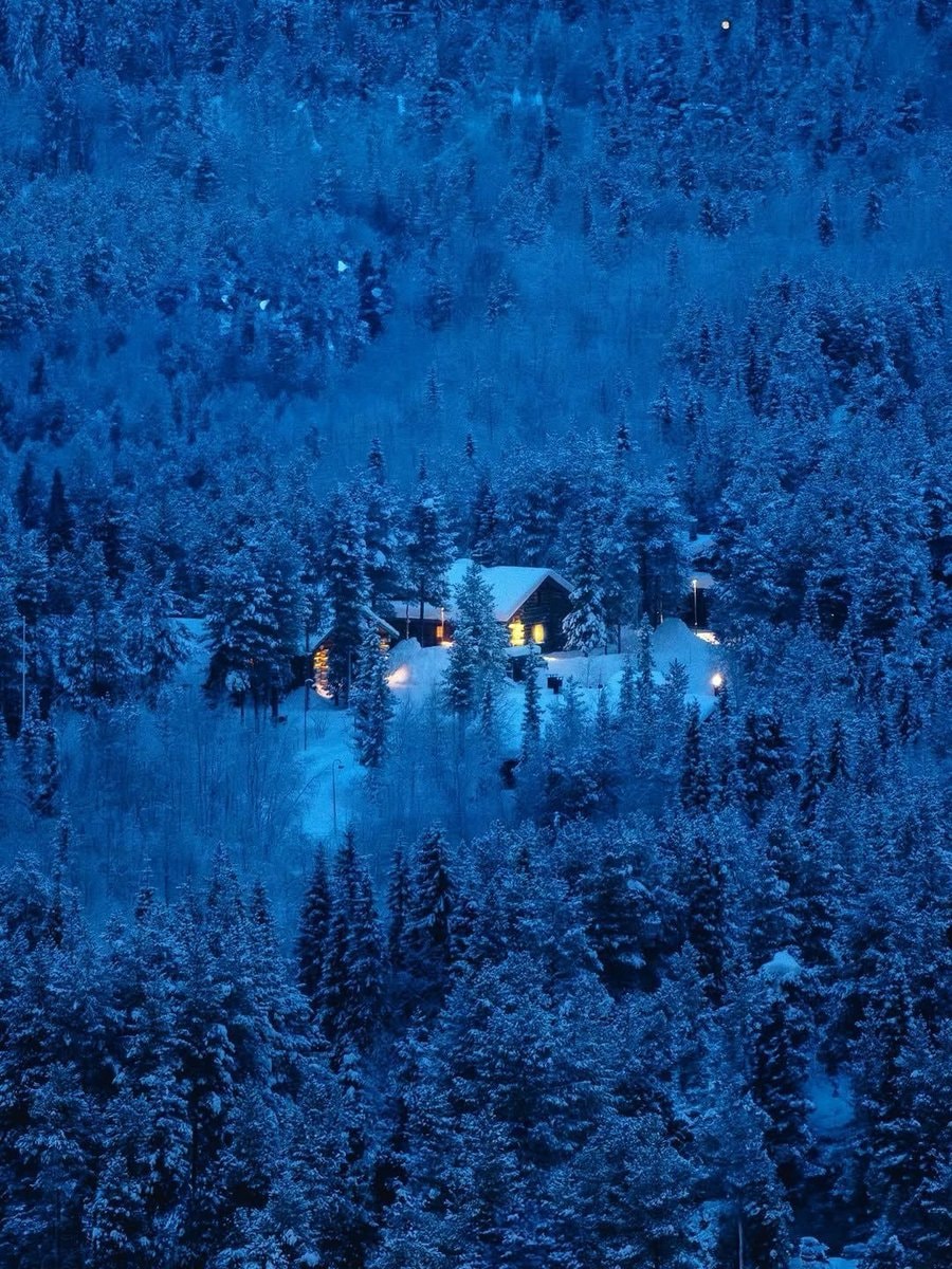 Finland winter cabin river (photo 2 of 4)
