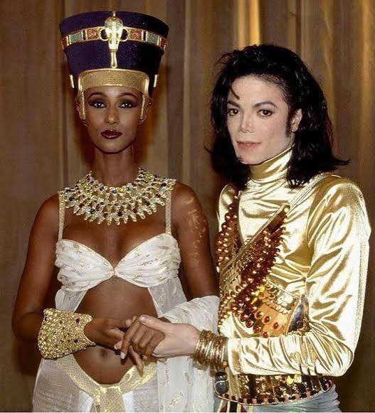 Michael Jackson Cleopatra Kiss (photo 2 of 4)
