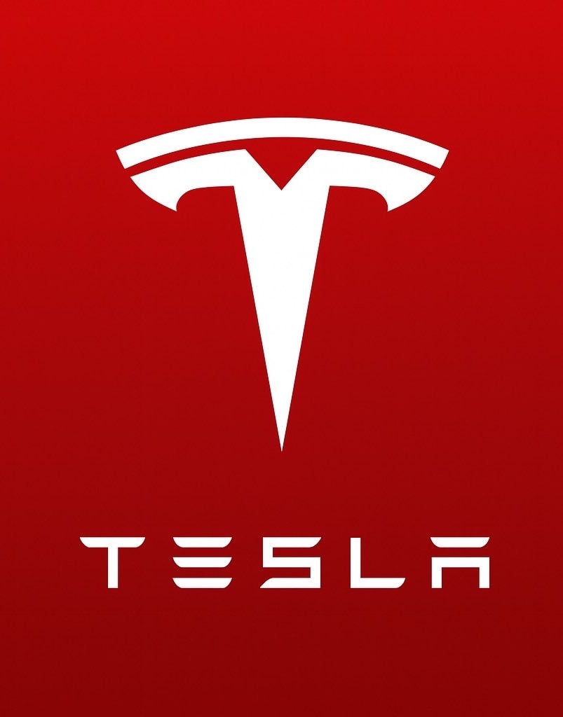 Elon Musk Tesla PlayStation Xbox (photo 1 of 2)