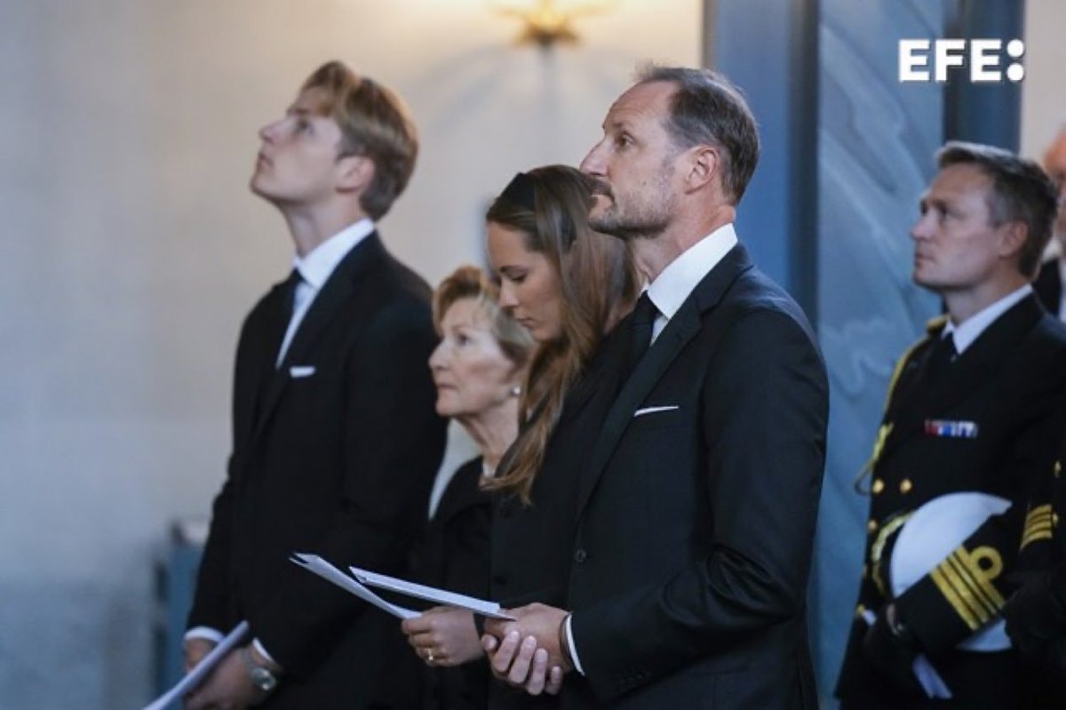 King Harald Norway honors King Harald Norway honors