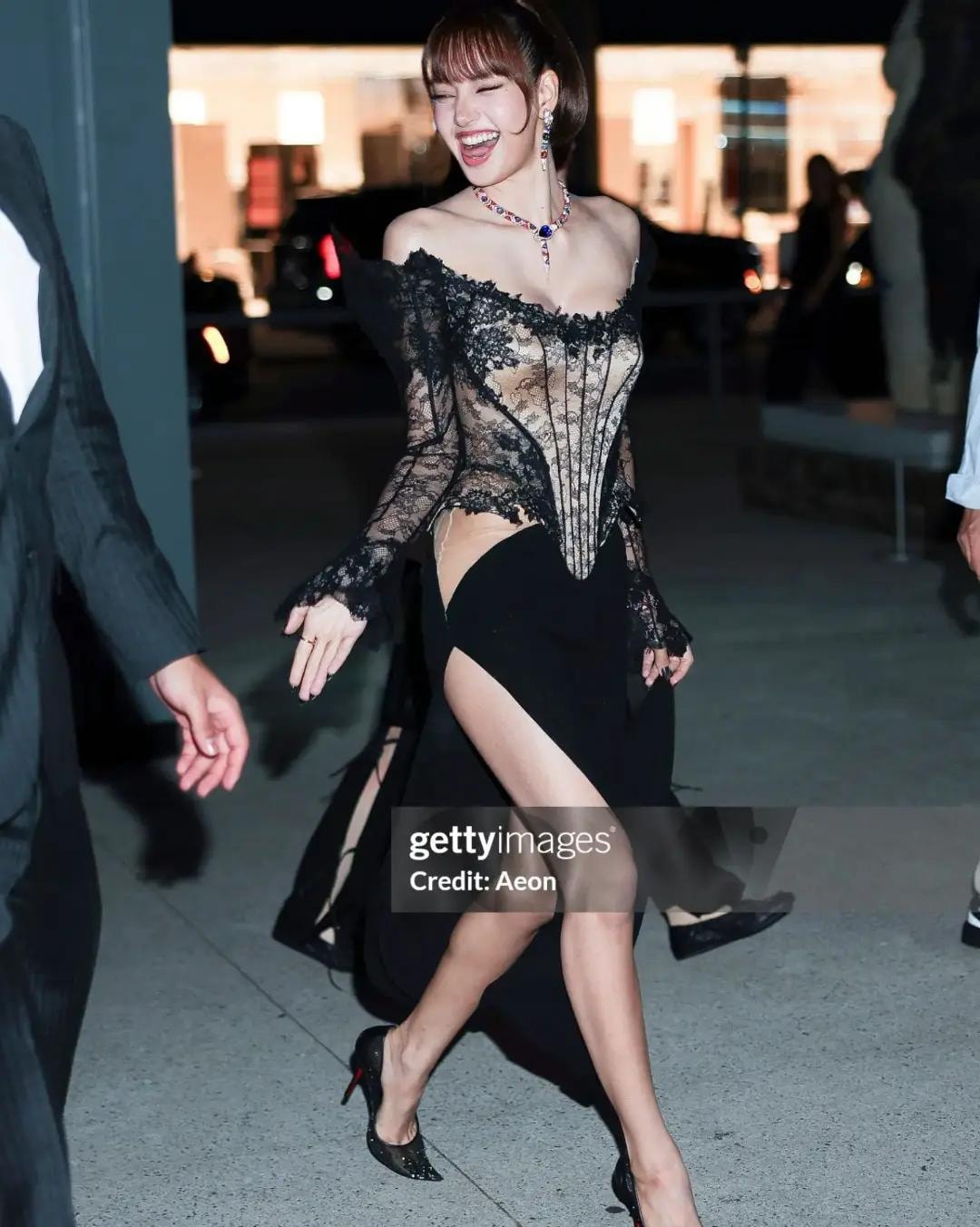 Lisa at Bvlgari Serpenti Infinito NYC (photo 4 of 4)