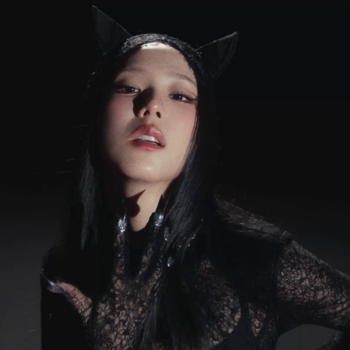 JISOO ADDICTED chart debut (photo 2 of 2)