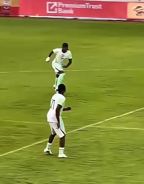 Madueke lookalike on the pitch