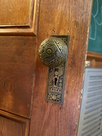 ornate brass hinge (photo 2 of 2)