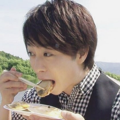 sakurai eating an oyster sakurai eating an oyster