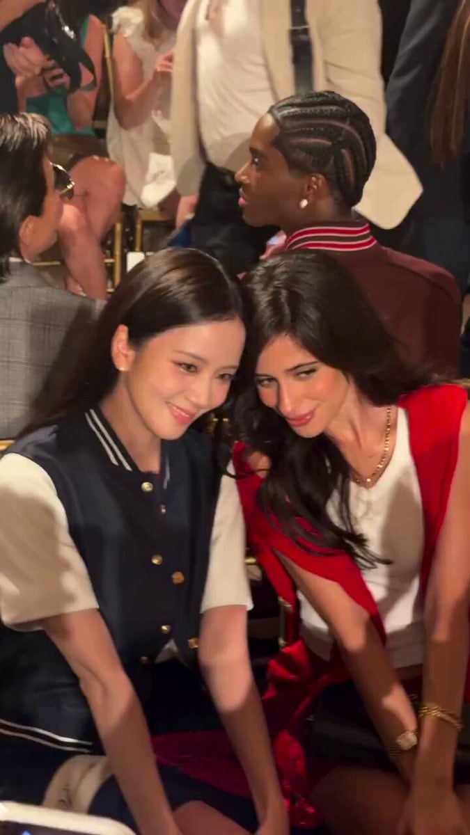 JISOO and Camila Cabello at Tommy Hilfiger NYFW JISOO and Camila Cabello at Tommy Hilfiger NYFW