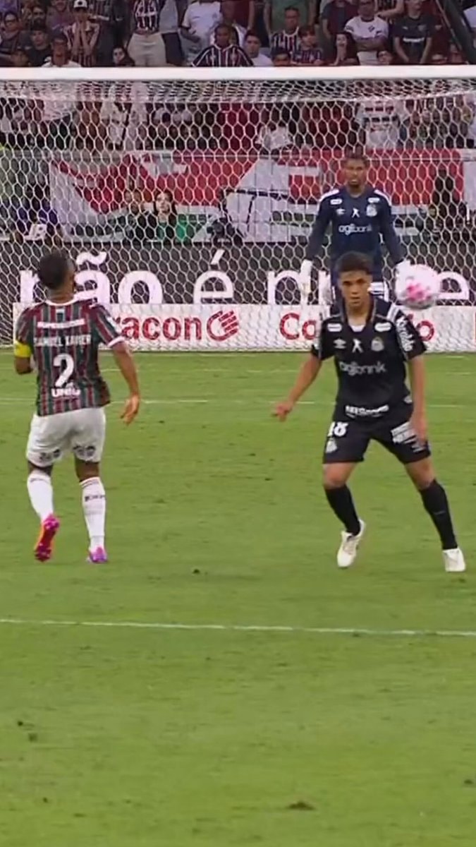 Neymar vs Hulk on the pitch
