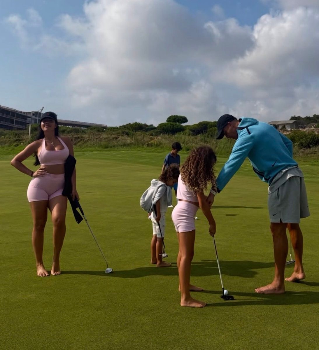 Georgina Cristiano Ronaldo golf (photo 2 of 4)