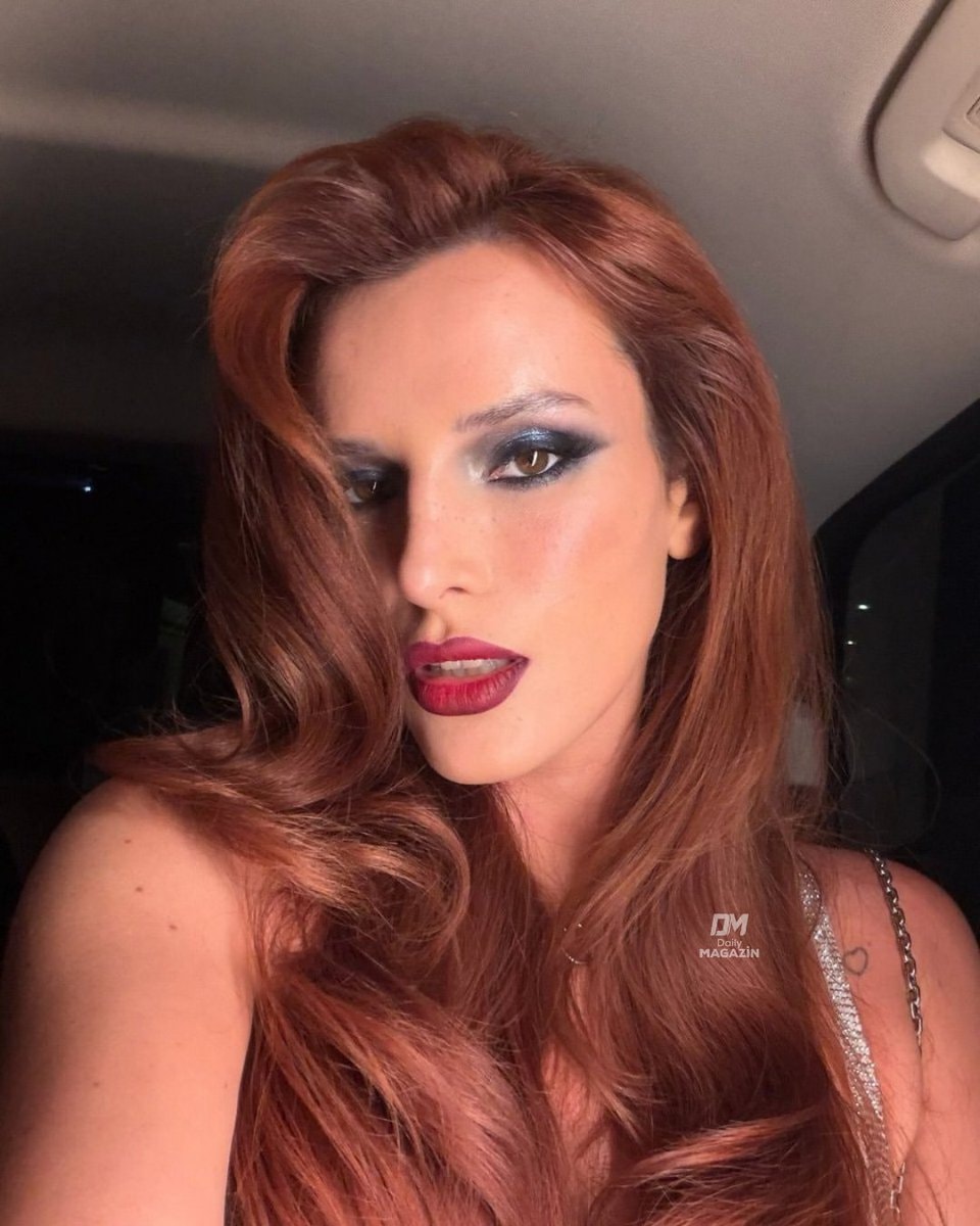 Bella Thorne posing with red hair (photo 2 of 2)