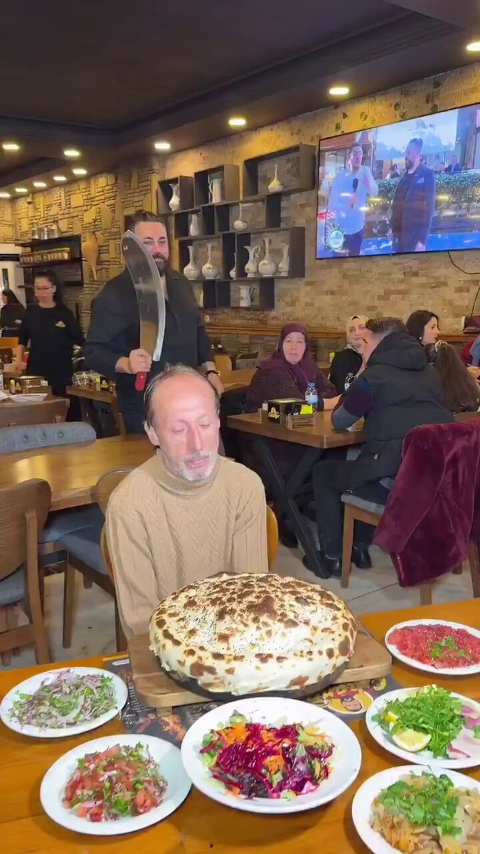 Eli böğründe Turkey