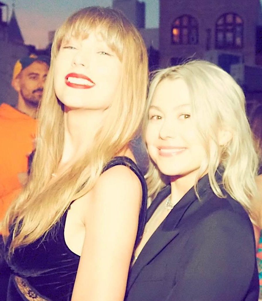 Taylor Swift Phoebe Bridgers Lost Weekend (photo 1 of 2)