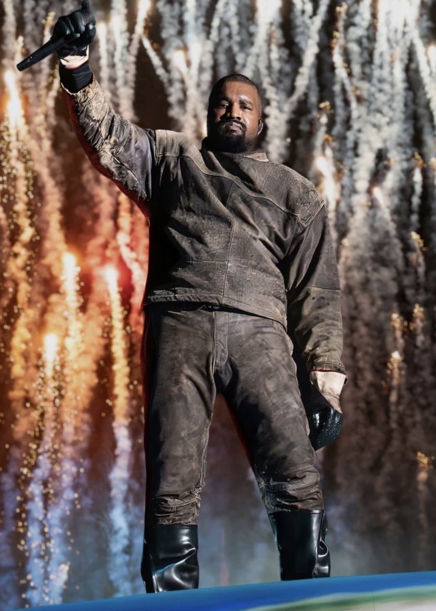 Kanye West stage pyrotechnics (photo 1 of 2)