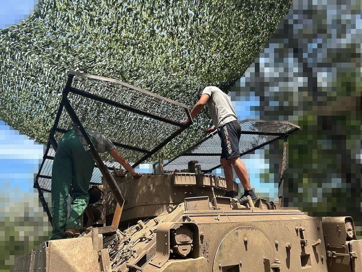 Ukraine Leopard tank camouflage (photo 3 of 4)