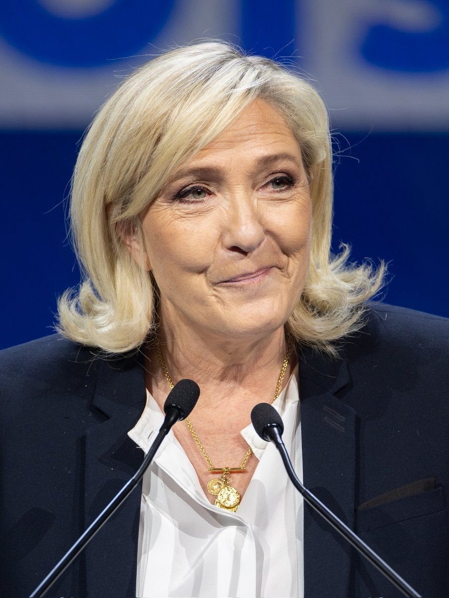 Emmanuel Macron portrait (photo 2 of 2) Emmanuel Macron portrait (photo 2 of 2)