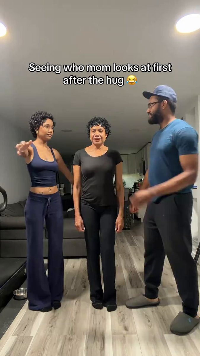 mom and kids pose challenge