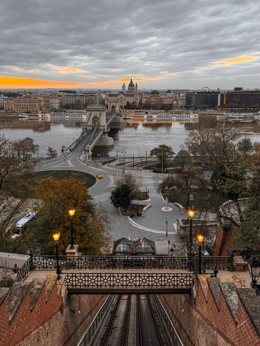 Budapest Chain Bridge (photo 4 of 4)