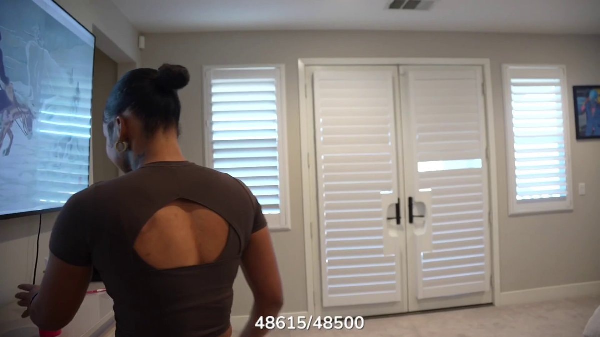Jr. falls off Blueface's bed