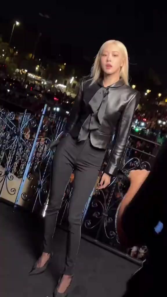 ROSÉ Saint Laurent show