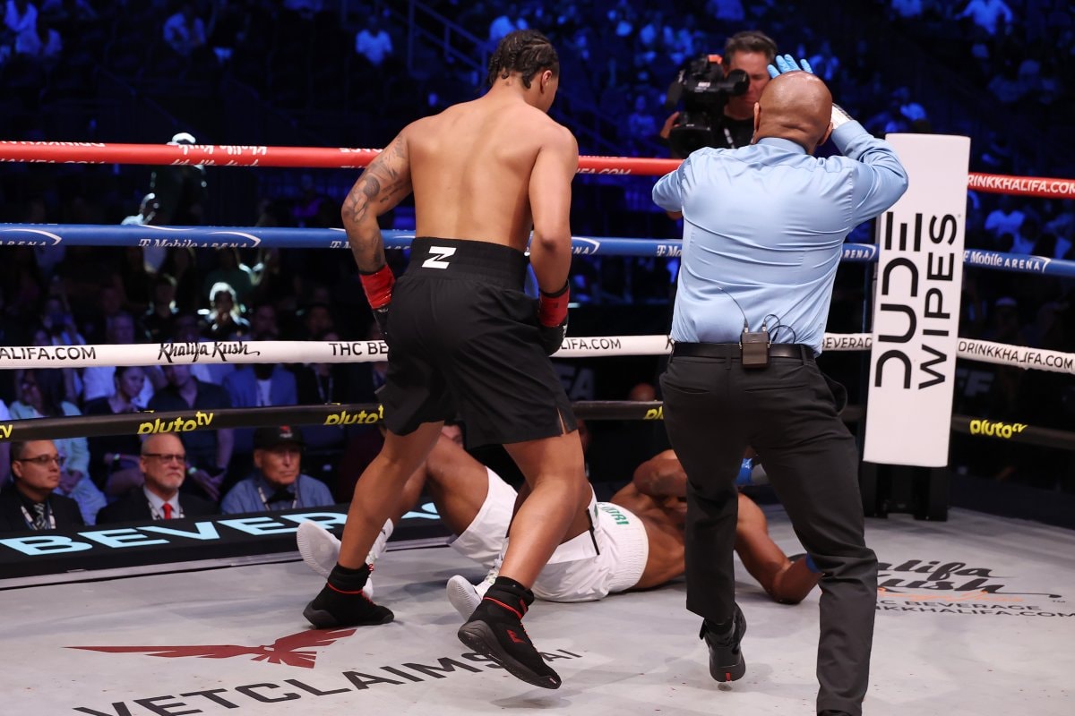 Da'Mazion Vanhouter stoppage finish (photo 3 of 4)