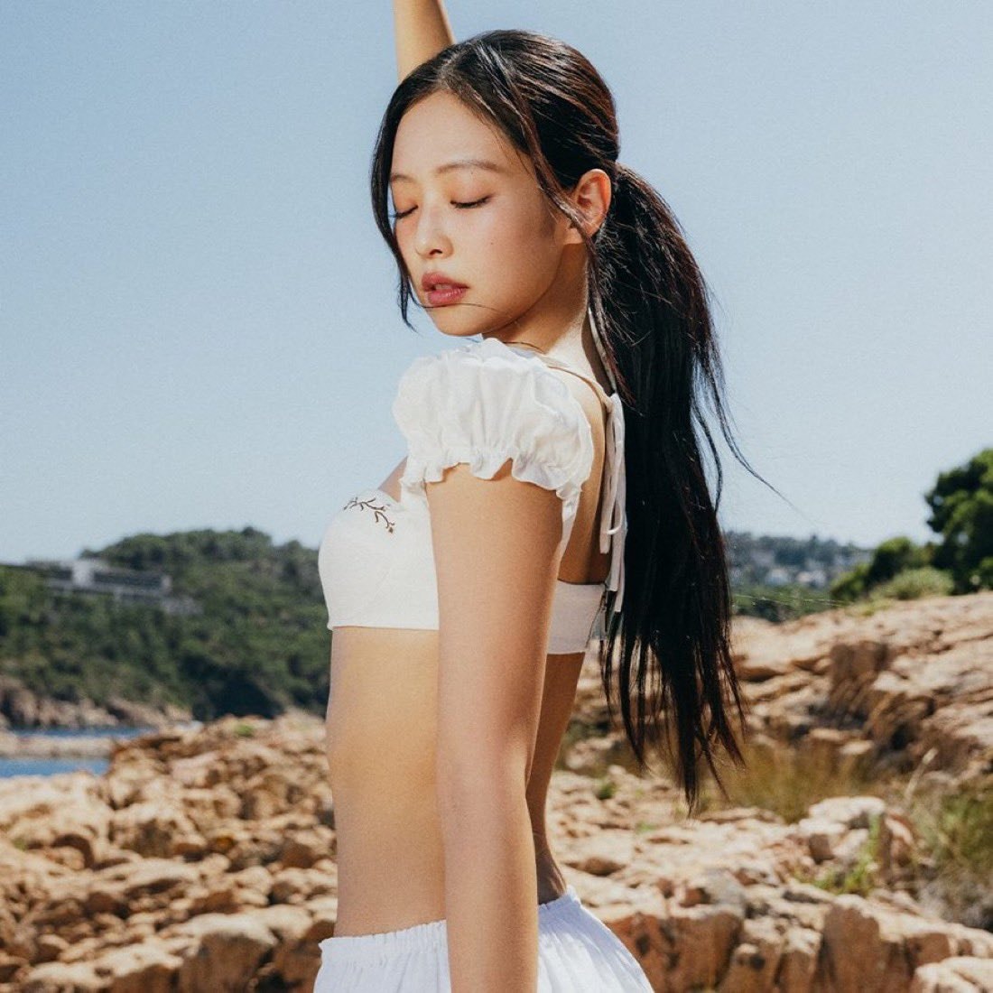 JENNIE Less Than A Lover global Spotify debut (photo 2 of 2)