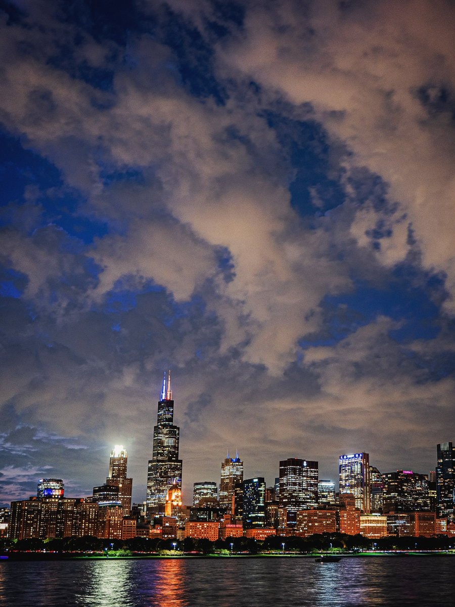 Chicago Illinois skyline (photo 4 of 4)