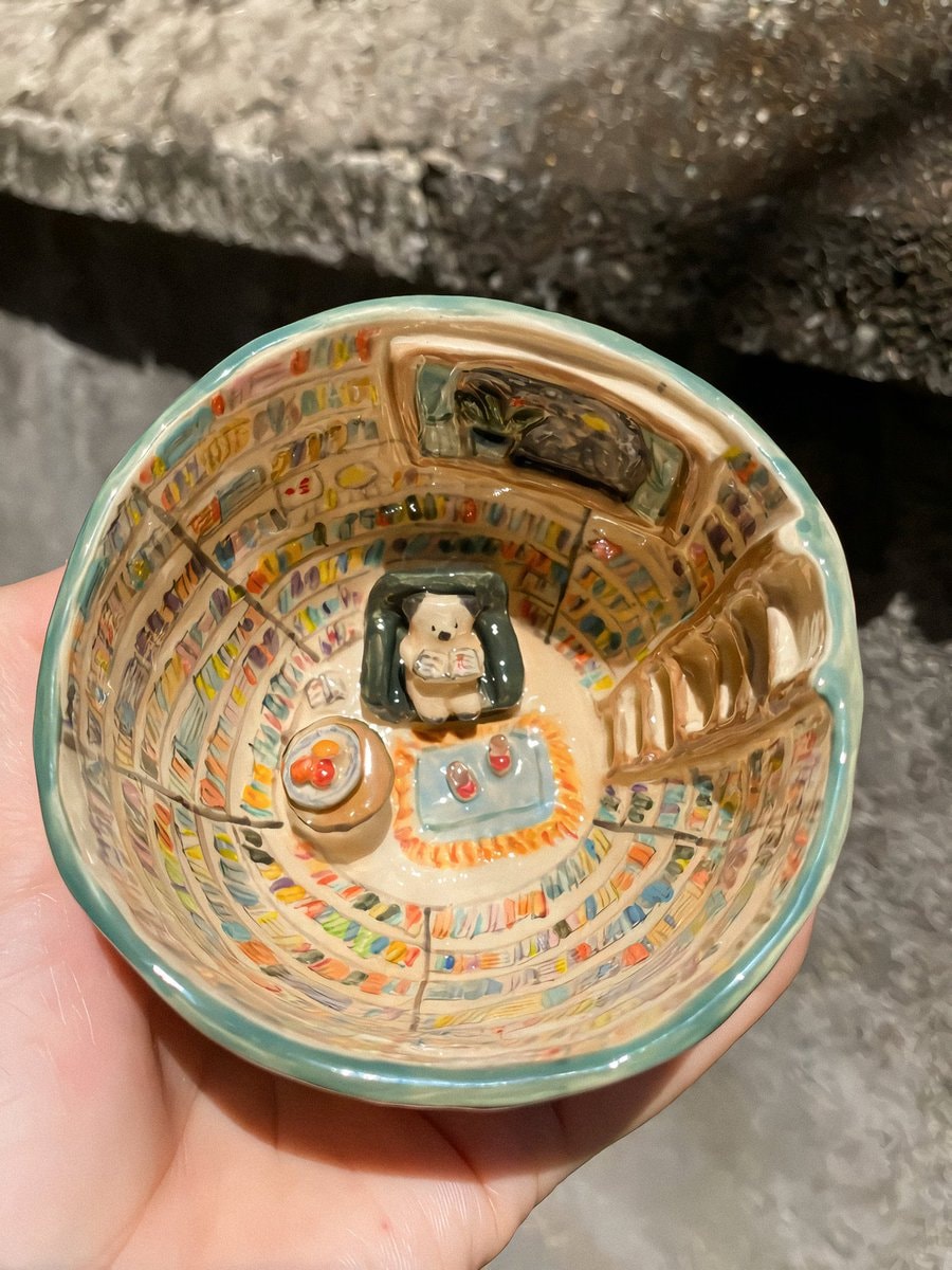 Miniature ceramic polar bear reading bowl (photo 2 of 2)