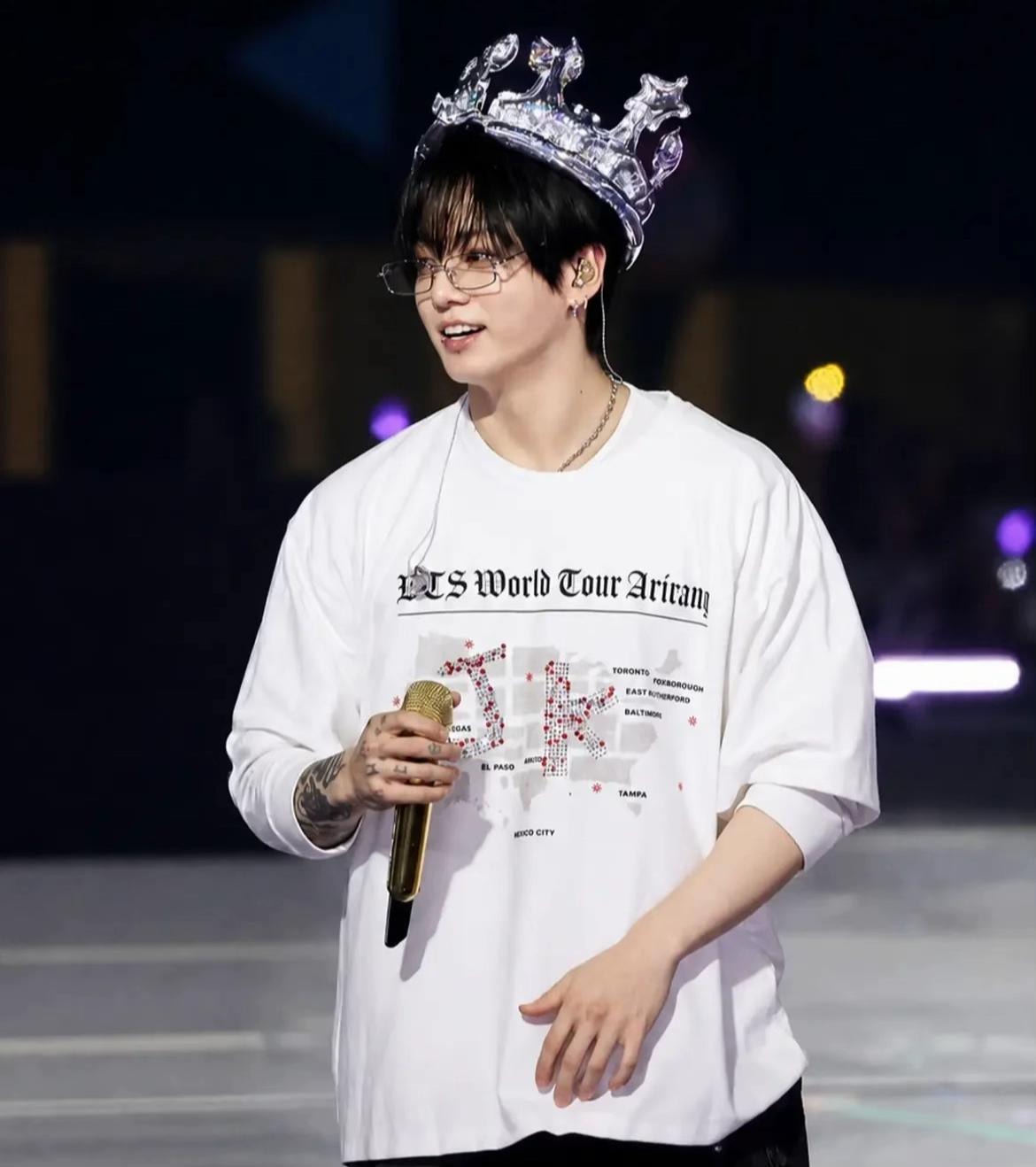 Jungkook crown edit (photo 3 of 4)