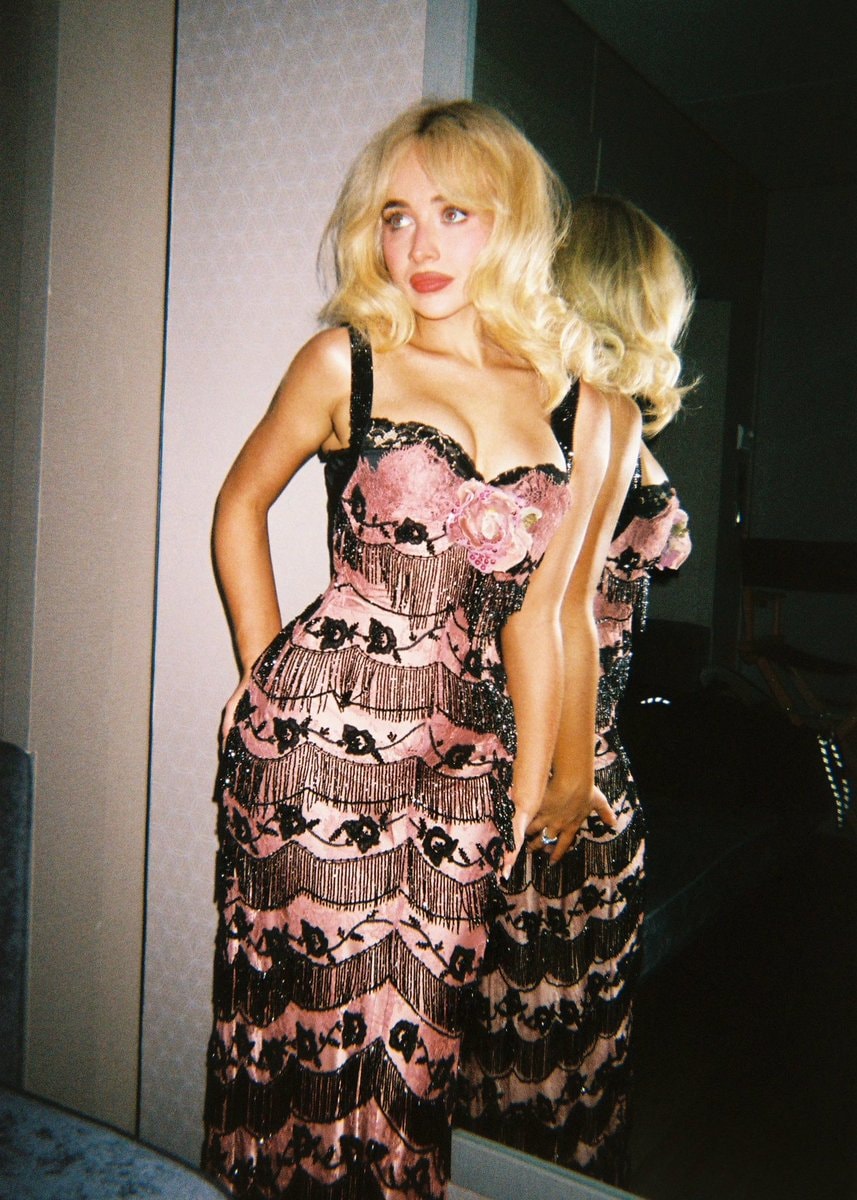 Sabrina Carpenter in pink and black dress