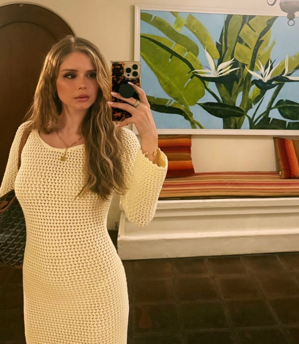 Erin Moriarty The Boys mirror selfie Erin Moriarty The Boys mirror selfie