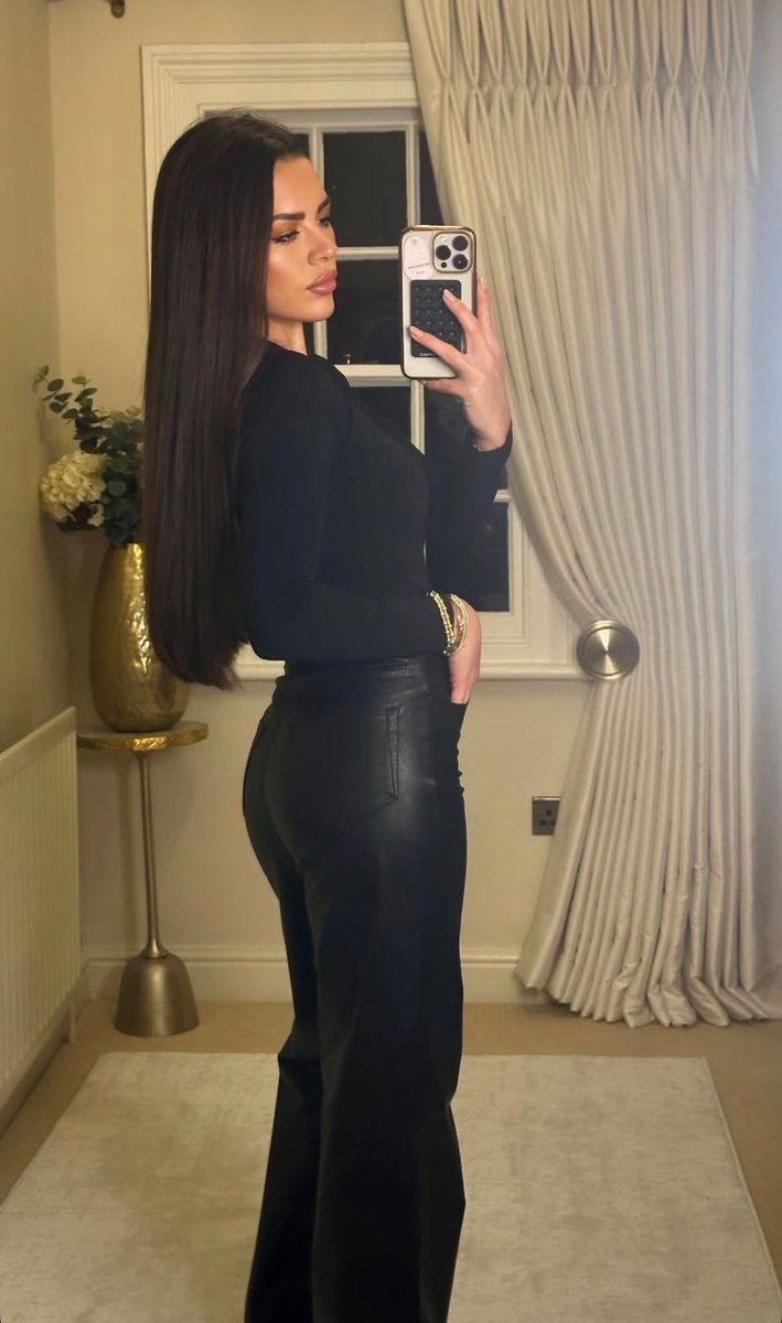 Gemma Owen mirror selfie Gemma Owen mirror selfie