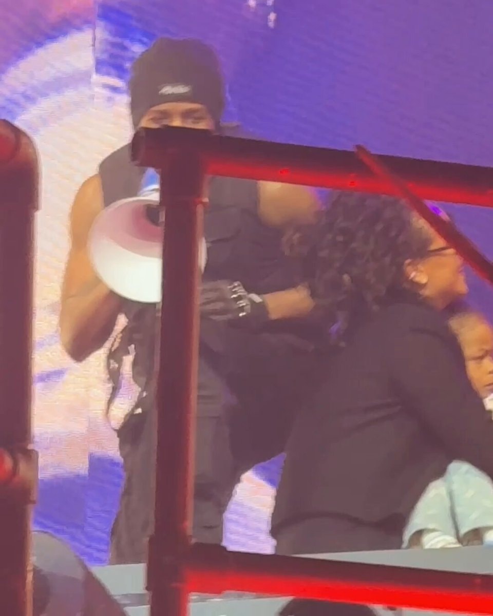 Rihanna and Riot Rose join Rocky on stage